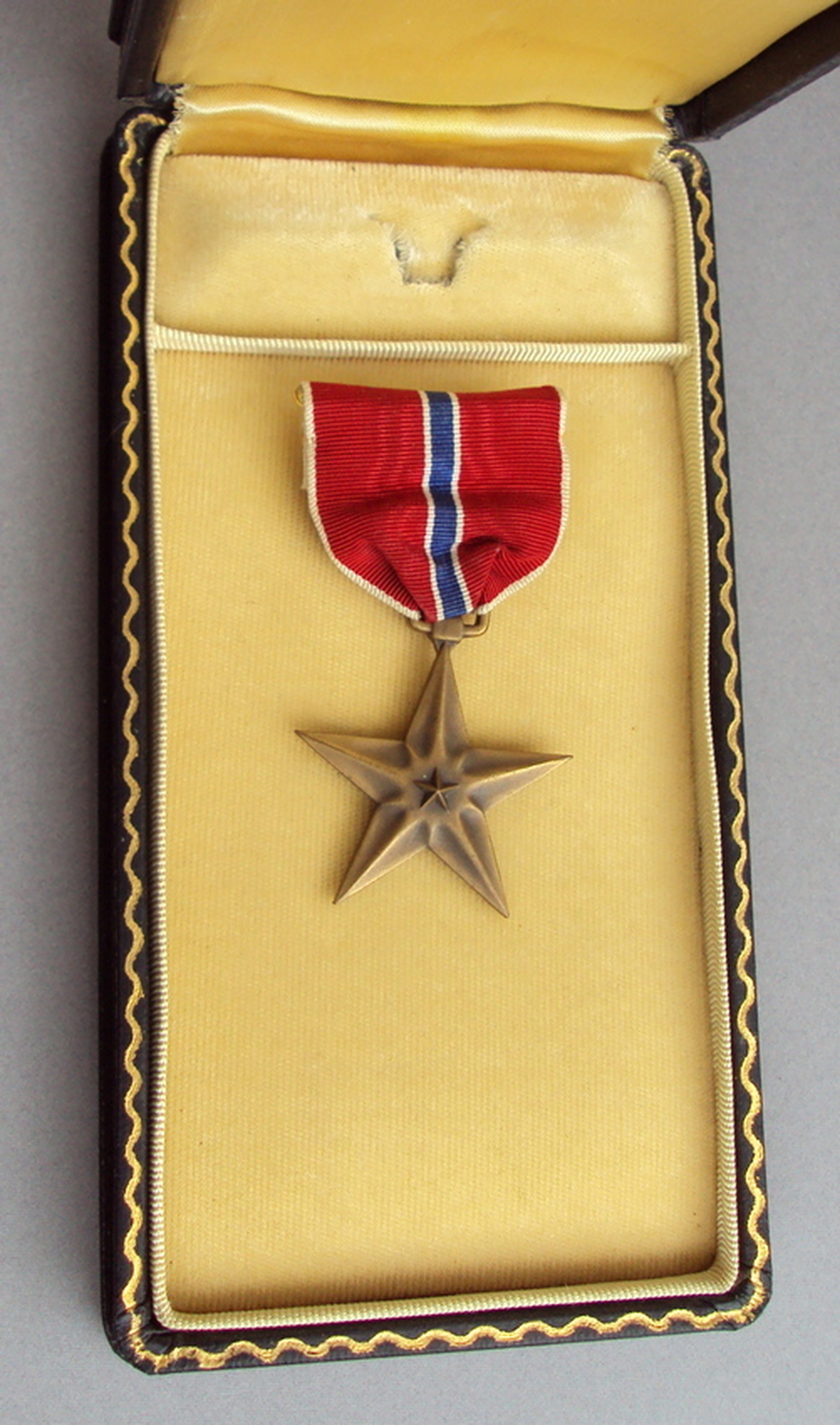 Cased Bronze Star Medal WW2-type